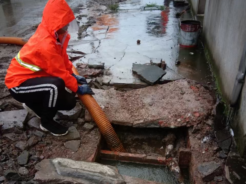 菏泽专业清理污水池 炜誉市政以规范流程守护城市 “肠道”